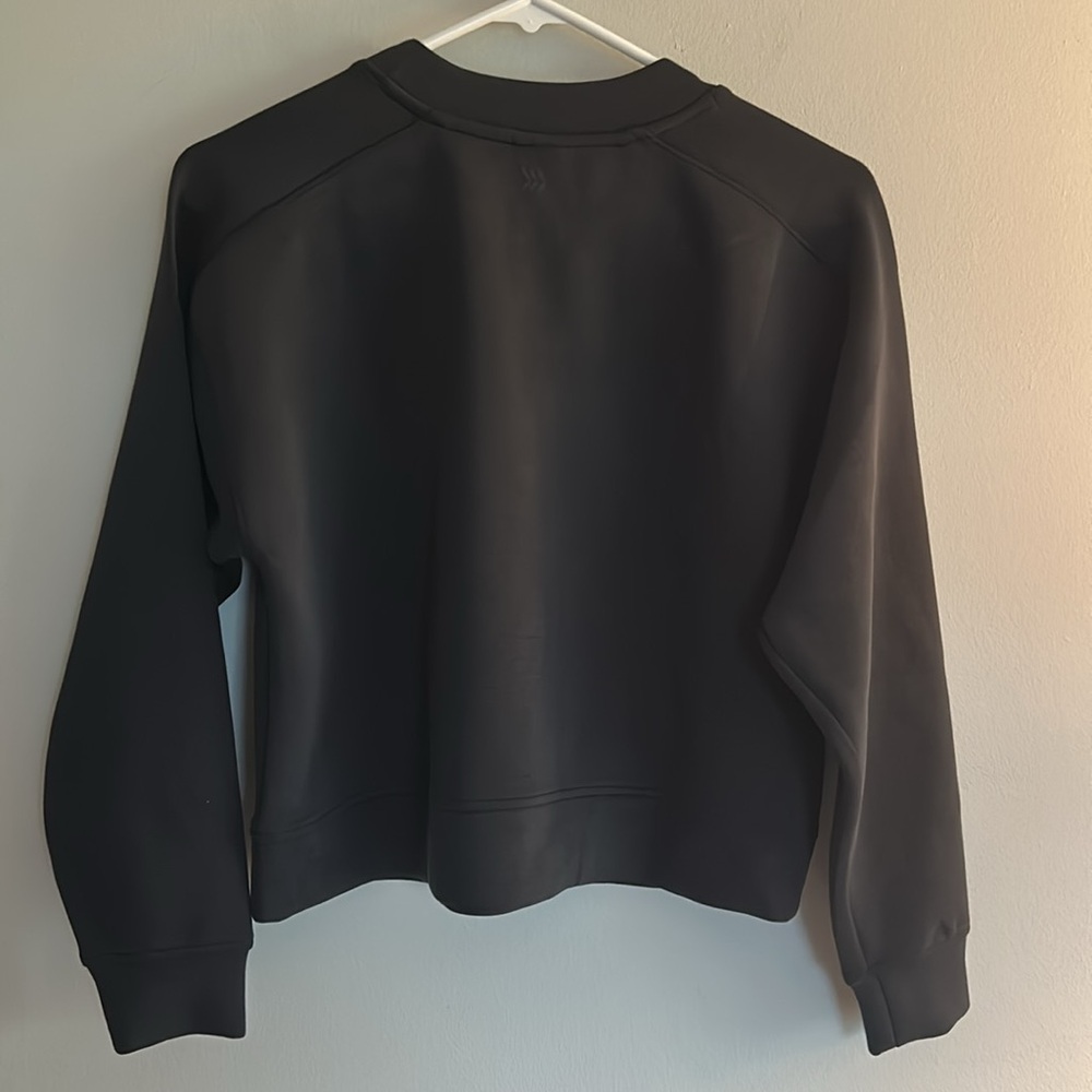 All in motion Black Women's cropped Sweatshirt - Picture 4 of 4
